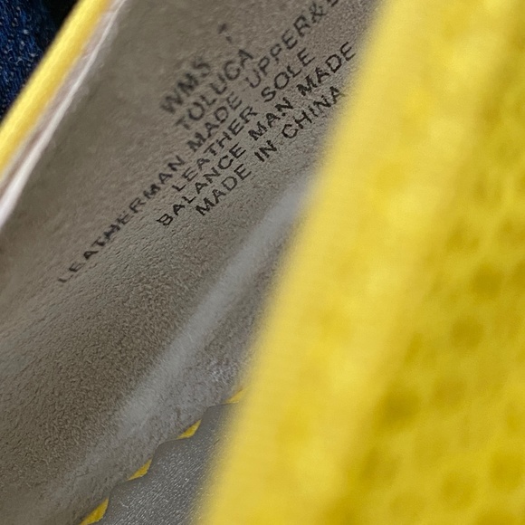 REPORT SIGNATURE Yellow open toe Platform Pumps size 7 - Picture 11 of 13